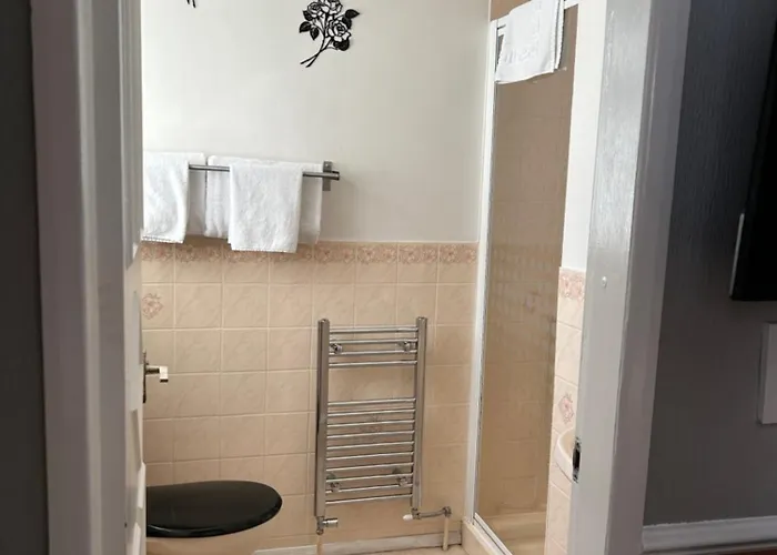 Guest house The Russell Scarborough