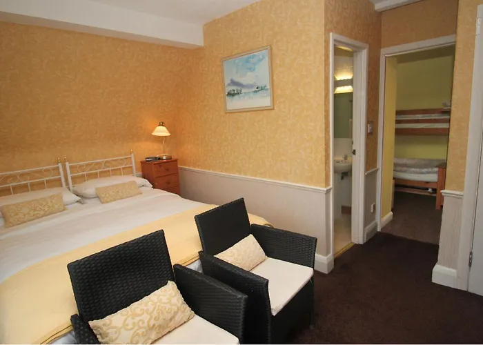 Guest house The Russell Scarborough