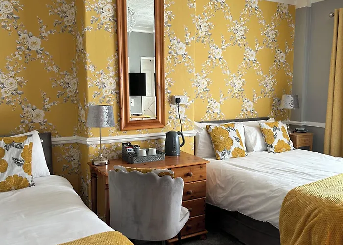 Guest house The Russell Scarborough