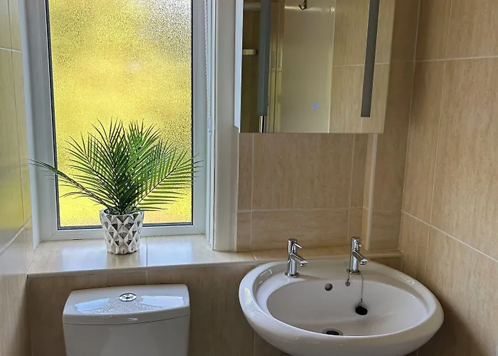 Guest house The Russell Scarborough