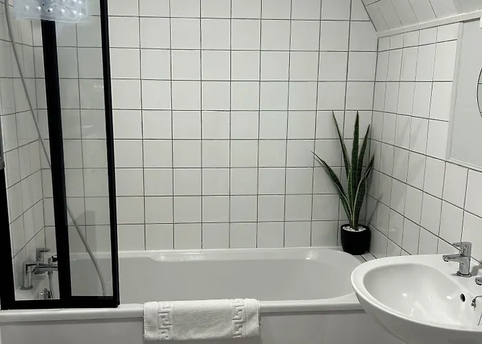 The Russell Guest house 4*