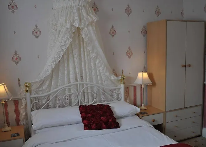 Guest house The Russell